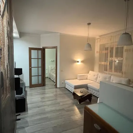 Cozy In Center With Free Parking Apartment *