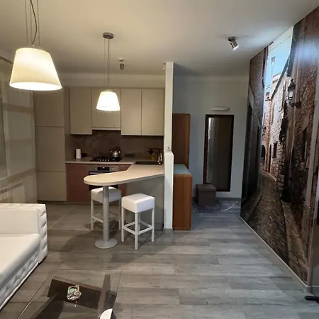 Cozy In Center With Free Parking Apartment *